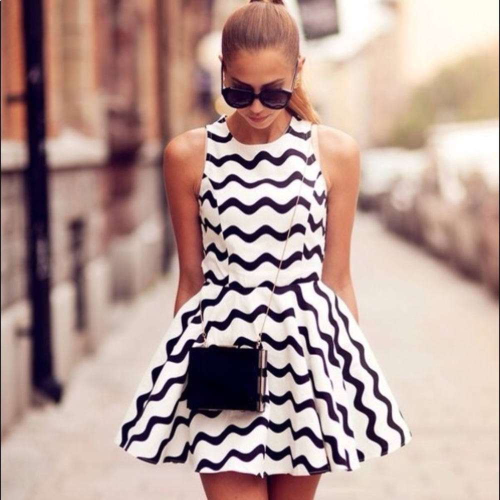 Nasty Gal || Graphic Wave Skater Dress